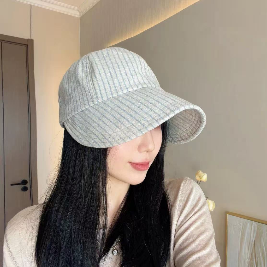 Trendy Korean Striped Wide-Brimmed Bucket Hat for Women Foldable Spring Summer Casual Cap 56-58cm бежевый
Trendy Korean Striped Wide-Brimmed Bucket Hat for Women Foldable Spring Summer Casual Cap 56-58cm бежевый
