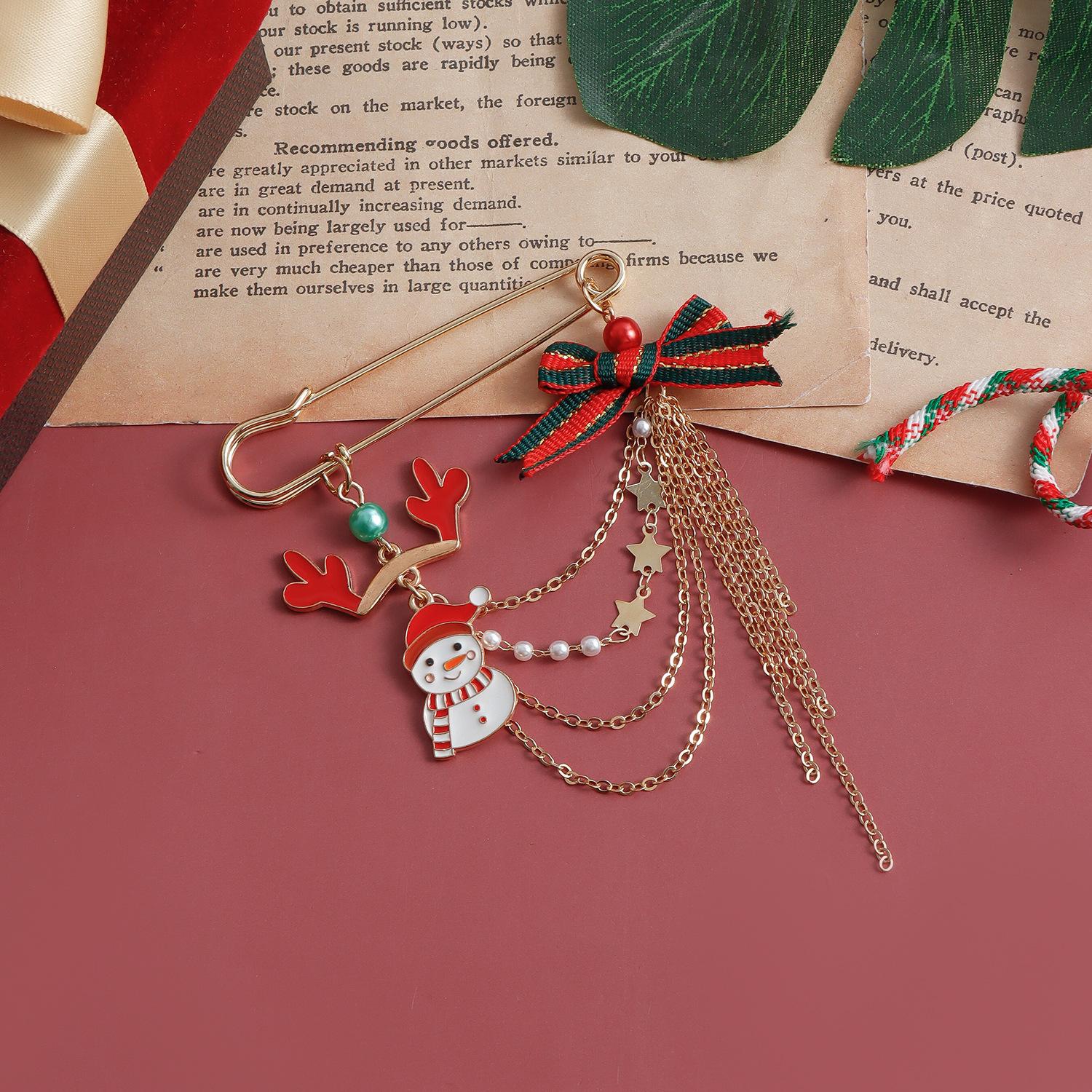 European and American jewelry Christmas antlers snowman element brooch woven bow tassel personalized creative pin
European and American jewelry Christmas antlers snowman element brooch woven bow tassel personalized creative pin