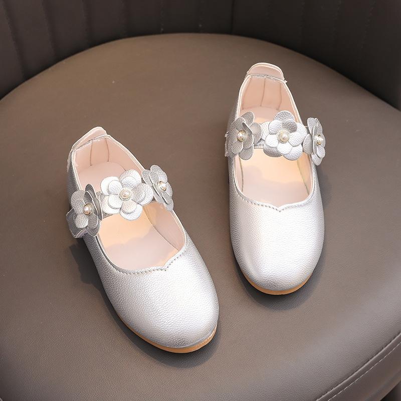 New fashion girls small leather shoes Korean version of the foreign- cute princess shoes kids breathable white school dance 21 серебряный
New fashion girls small leather shoes Korean version of the foreign- cute princess shoes kids breathable white school dance 21 серебряный