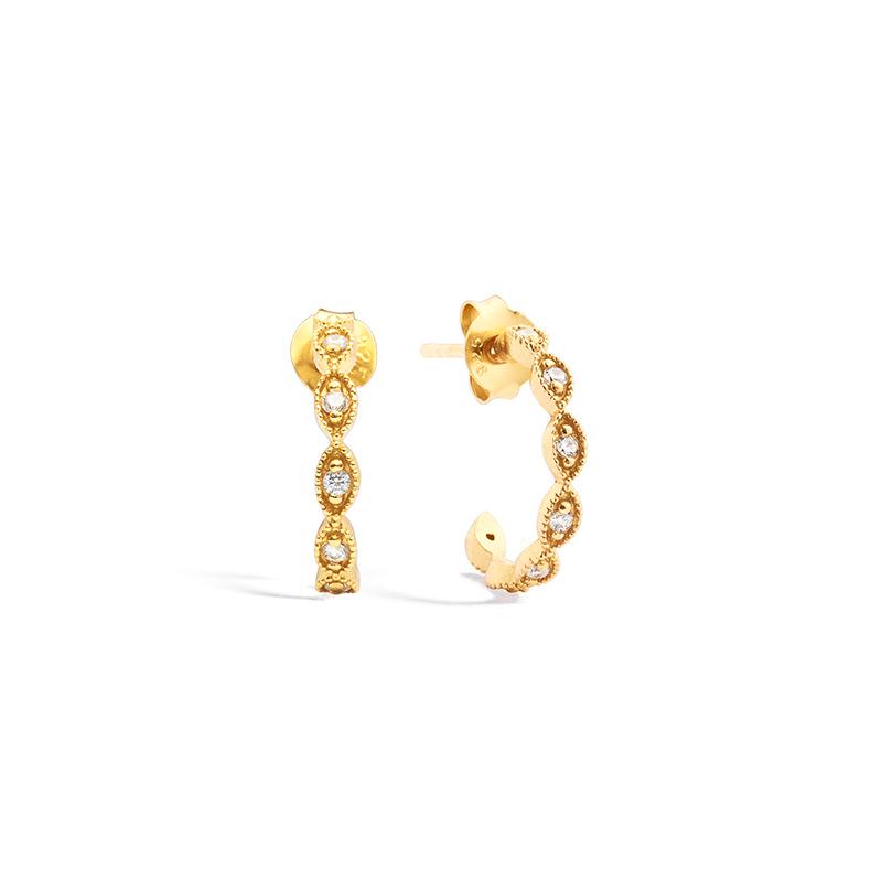 Zirconia Inlaid Minimalist Ear Hoop Set: European & American Trendy Design 24K Gold Plated
Zirconia Inlaid Minimalist Ear Hoop Set: European & American Trendy Design 24K Gold Plated