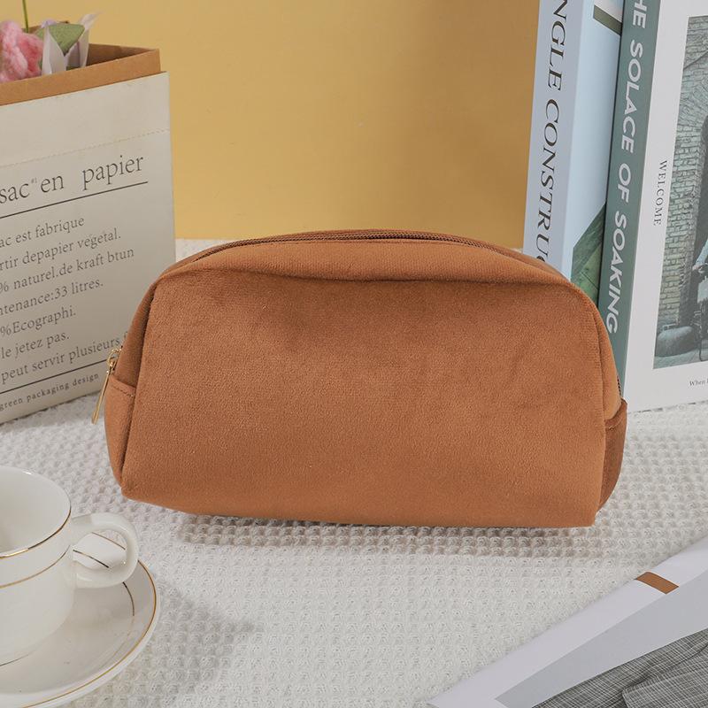 New solid-color high-end PU makeup bag, large-capacity portable hand-held toiletries storage bag, one piece
New solid-color high-end PU makeup bag, large-capacity portable hand-held toiletries storage bag, one piece