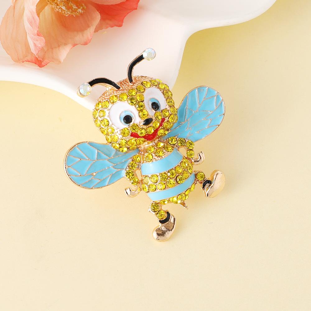 New Arrival Alloy Cute Insect Bee Brooch Pin Rhinestones Metal Lapel Pins for Men Women Fashion Jewelry Accessory синій
New Arrival Alloy Cute Insect Bee Brooch Pin Rhinestones Metal Lapel Pins for Men Women Fashion Jewelry Accessory синій