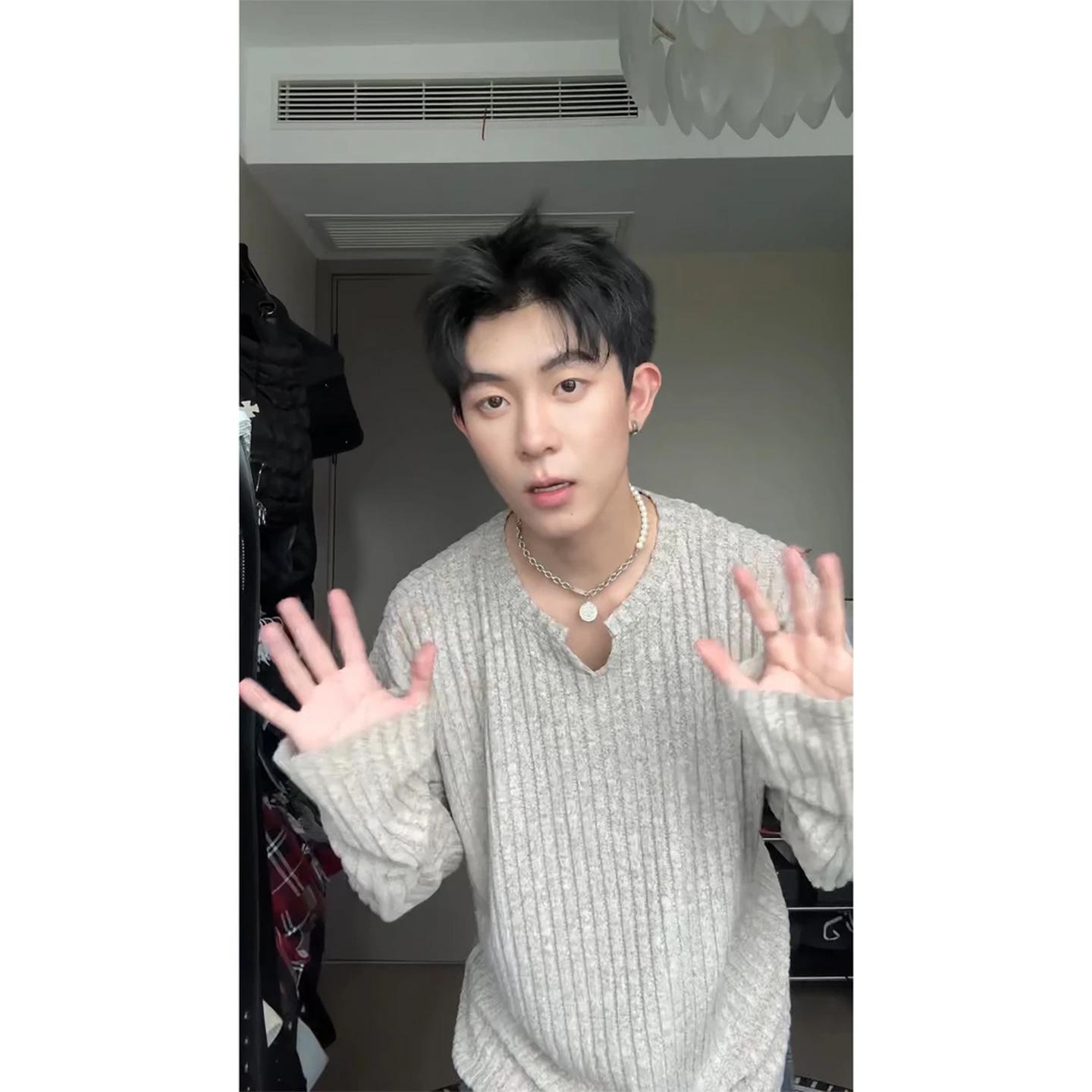 {240g scratching hair} long-sleeved t-shirt V-neck bottoming shirt men s thin solid color texture spring and autumn Korean version 3XL бежевий
{240g scratching hair} long-sleeved t-shirt V-neck bottoming shirt men s thin solid color texture spring and autumn Korean version 3XL бежевий
