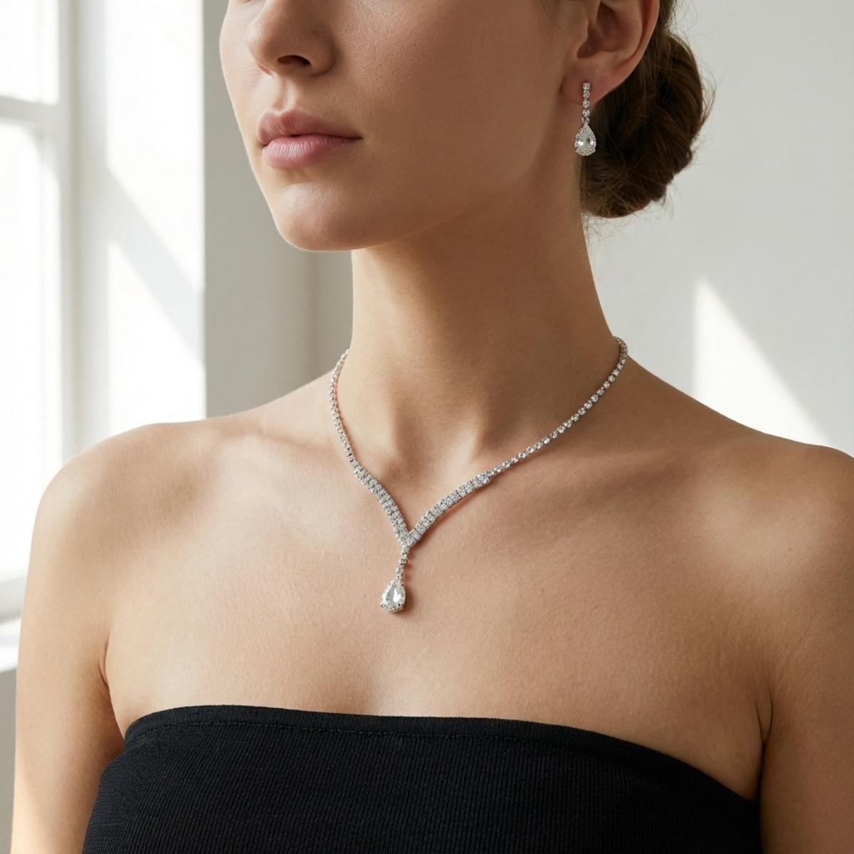 Minimalist Full Rhinestone V-Shaped Waterdrop Pendant Necklace Earrings Set For Women Men Teardrop Tassel Y2K Party Zircon Set
Minimalist Full Rhinestone V-Shaped Waterdrop Pendant Necklace Earrings Set For Women Men Teardrop Tassel Y2K Party Zircon Set