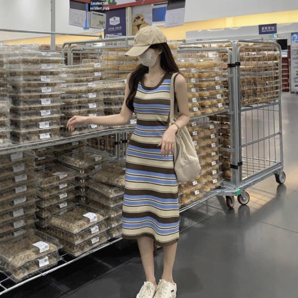 Полосатое вязаное платье-жилет без рукавов - Женское приталенное миди для весны/лета One Size (up to 125 lbs)
Полосатое вязаное платье-жилет без рукавов - Женское приталенное миди для весны/лета One Size (up to 125 lbs)