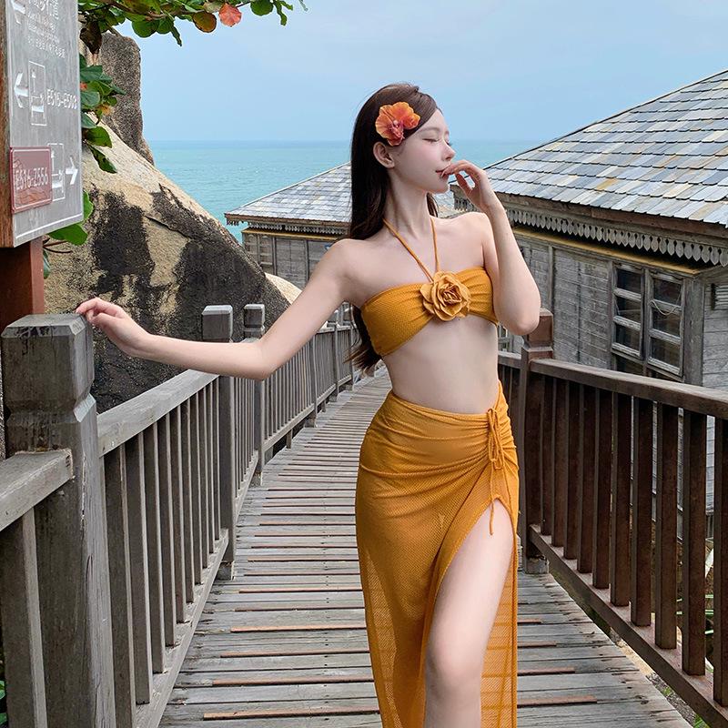 Women s Yellow Bikini Set: Slimming Long Dress with Conservative Bubble Swimsuit and Big Flower Design for Hot Springs Medium жовтий
Women s Yellow Bikini Set: Slimming Long Dress with Conservative Bubble Swimsuit and Big Flower Design for Hot Springs Medium жовтий