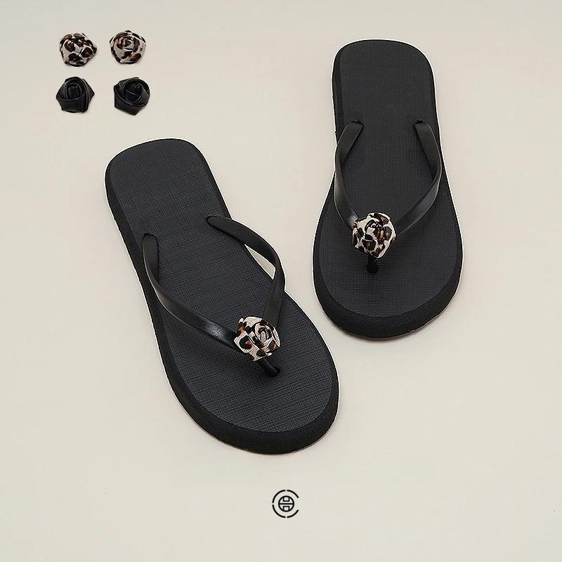 Slippers Women Summer Shoes Pantofle Slides Fashion Shale Female Beach Rubber Flip Flops Low Rivet 2025 Fashion Hawaiian 37-38
Slippers Women Summer Shoes Pantofle Slides Fashion Shale Female Beach Rubber Flip Flops Low Rivet 2025 Fashion Hawaiian 37-38