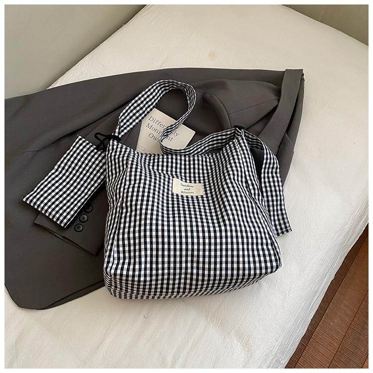 New lazy wind relaxation large capacity tote bag messenger bag high value Korean plaid leopard print canvas bag
New lazy wind relaxation large capacity tote bag messenger bag high value Korean plaid leopard print canvas bag