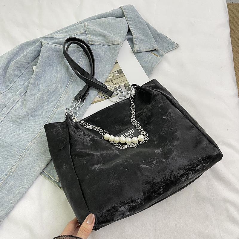 Bag women s high-end single shoulder armpit bag summer new large-capacity student class tote bag
Bag women s high-end single shoulder armpit bag summer new large-capacity student class tote bag