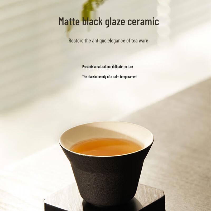 Mingzhan Small Black Glaze Ceramic Teacup
Mingzhan Small Black Glaze Ceramic Teacup