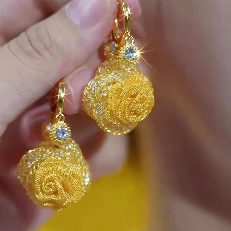 Design sense mesh zircon rose earrings gentle and elegant celebrity earrings retro light luxury super flash flower earrings
Design sense mesh zircon rose earrings gentle and elegant celebrity earrings retro light luxury super flash flower earrings