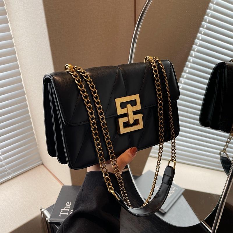 Сумка через плечо женская 2024 новая сумка модная универсальная нишевая сумка с цепочкой из бриллиантов популярная маленькая квадратная сумка чёрный