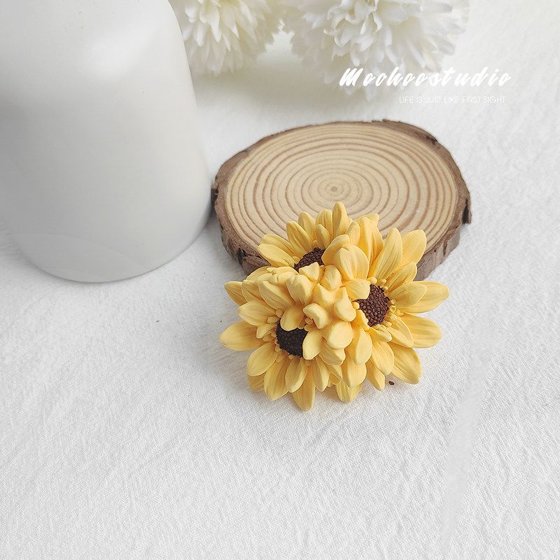 Three Flowers Little Daisy Car Vent Perfume Aromatherapy Car-Mounted Air Conditioning Decorations Fresh Fragrant Stone Light Perfume Yellow Daisy
Three Flowers Little Daisy Car Vent Perfume Aromatherapy Car-Mounted Air Conditioning Decorations Fresh Fragrant Stone Light Perfume Yellow Daisy