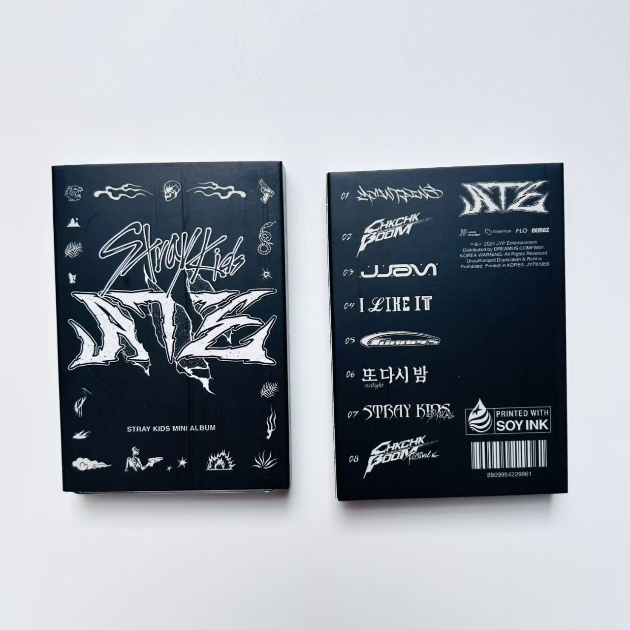 Stray Kids Domin ATE Альбом Версия Nemo. Kpop альбом A version чёрный
Stray Kids Domin ATE Альбом Версия Nemo. Kpop альбом A version чёрный