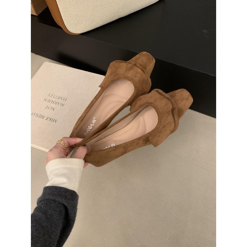 Ladyshoes 2025 new Korean version spring and autumn square head soft sole low-heeled shoes women s suede shallow mouth one-pedal single shoes 39 темно-коричневого
Ladyshoes 2025 new Korean version spring and autumn square head soft sole low-heeled shoes women s suede shallow mouth one-pedal single shoes 39 темно-коричневого