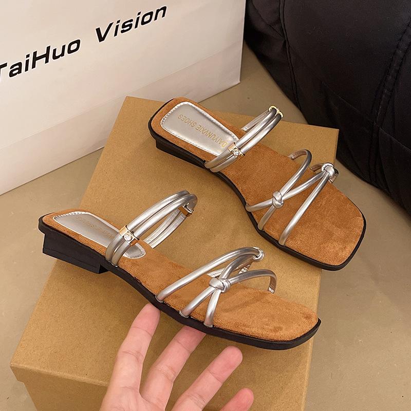 Two wear low-heeled cool slippers for women s outer wear 2025 summer new simple style lace-up square head trendy with thin cool slippers 35 чёрный
Two wear low-heeled cool slippers for women s outer wear 2025 summer new simple style lace-up square head trendy with thin cool slippers 35 чёрный