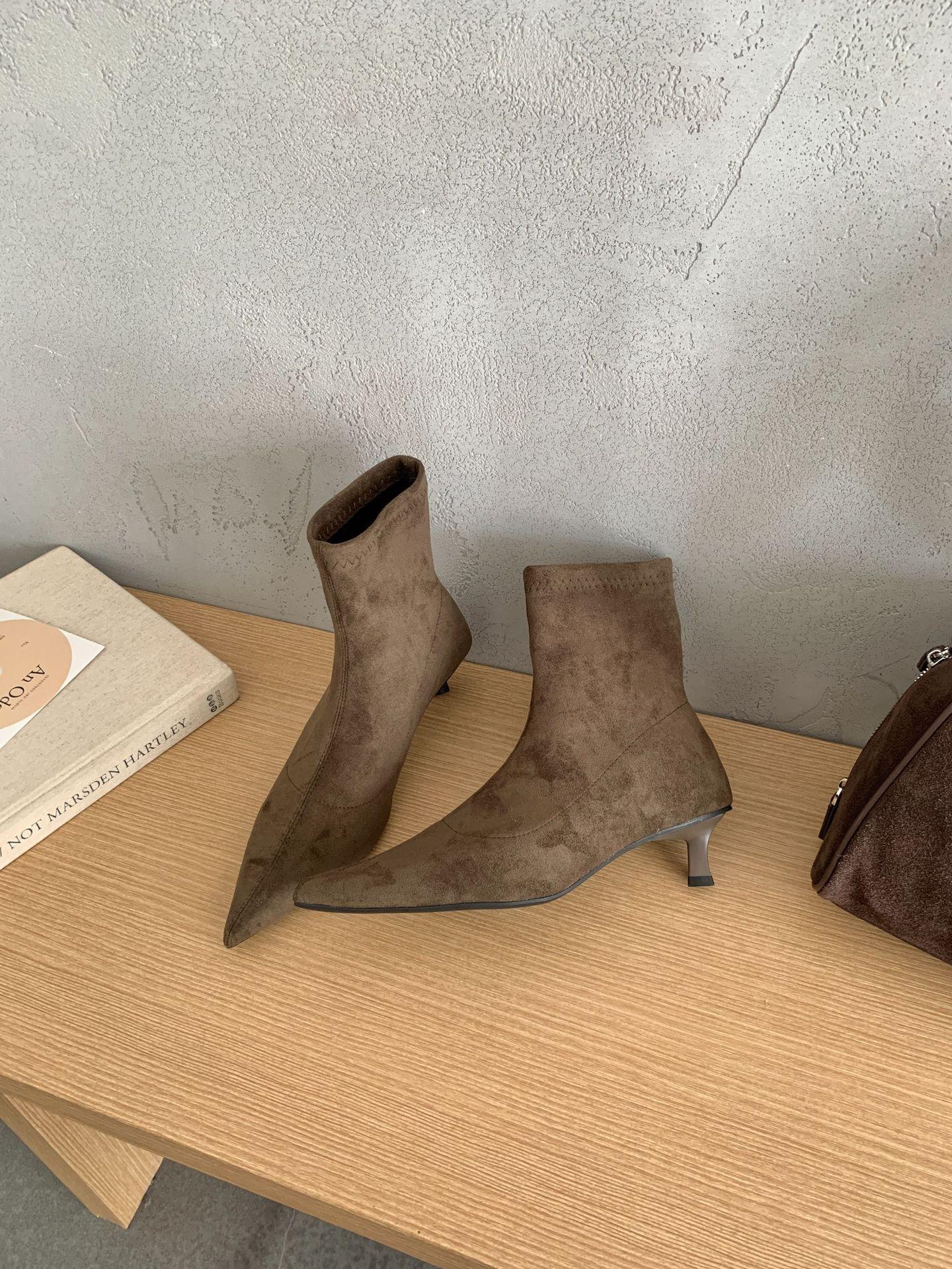 Туфли на высоком каблуке, замшевые, цвета хаки, облегающие ботильоны, женская обувь 2025, новые весенне-осенние одинарные ботинки, корейские маленькие ботильоны 39 темно-зеленого
Туфли на высоком каблуке, замшевые, цвета хаки, облегающие ботильоны, женская обувь 2025, новые весенне-осенние одинарные ботинки, корейские маленькие ботильоны 39 темно-зеленого