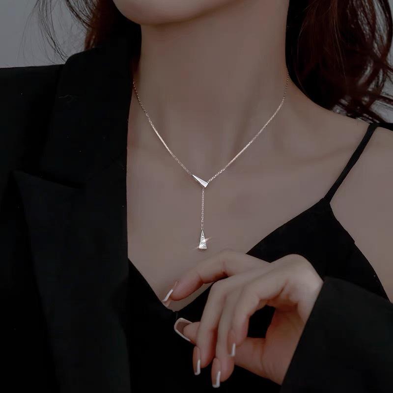 Triangle Necklace for Women, Niche Design, High-end, Light Luxury, Tassel, Geometric Collarbone Chain, New Style 40CM
Triangle Necklace for Women, Niche Design, High-end, Light Luxury, Tassel, Geometric Collarbone Chain, New Style 40CM