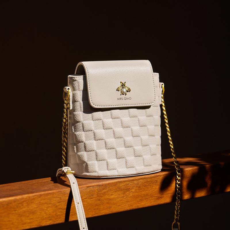 2025 New Niche Fashion Design Chain Bag High-end Elegant Women s Bag Commuter Bag Long16CM、Thick11CM、Hi бежевый
2025 New Niche Fashion Design Chain Bag High-end Elegant Women s Bag Commuter Bag Long16CM、Thick11CM、Hi бежевый