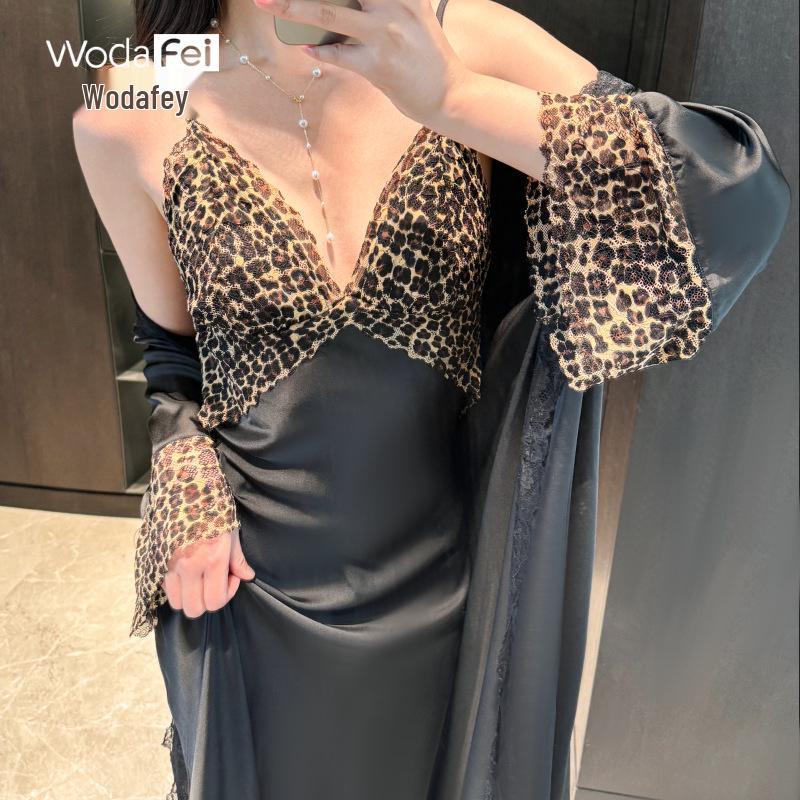 Sensual Lace Leopard Print Midi Nightgown & Push-Up Strappy Robe Set – V-Neck Backless Spring/Summer Pajamas Large чорний
Sensual Lace Leopard Print Midi Nightgown & Push-Up Strappy Robe Set – V-Neck Backless Spring/Summer Pajamas Large чорний
