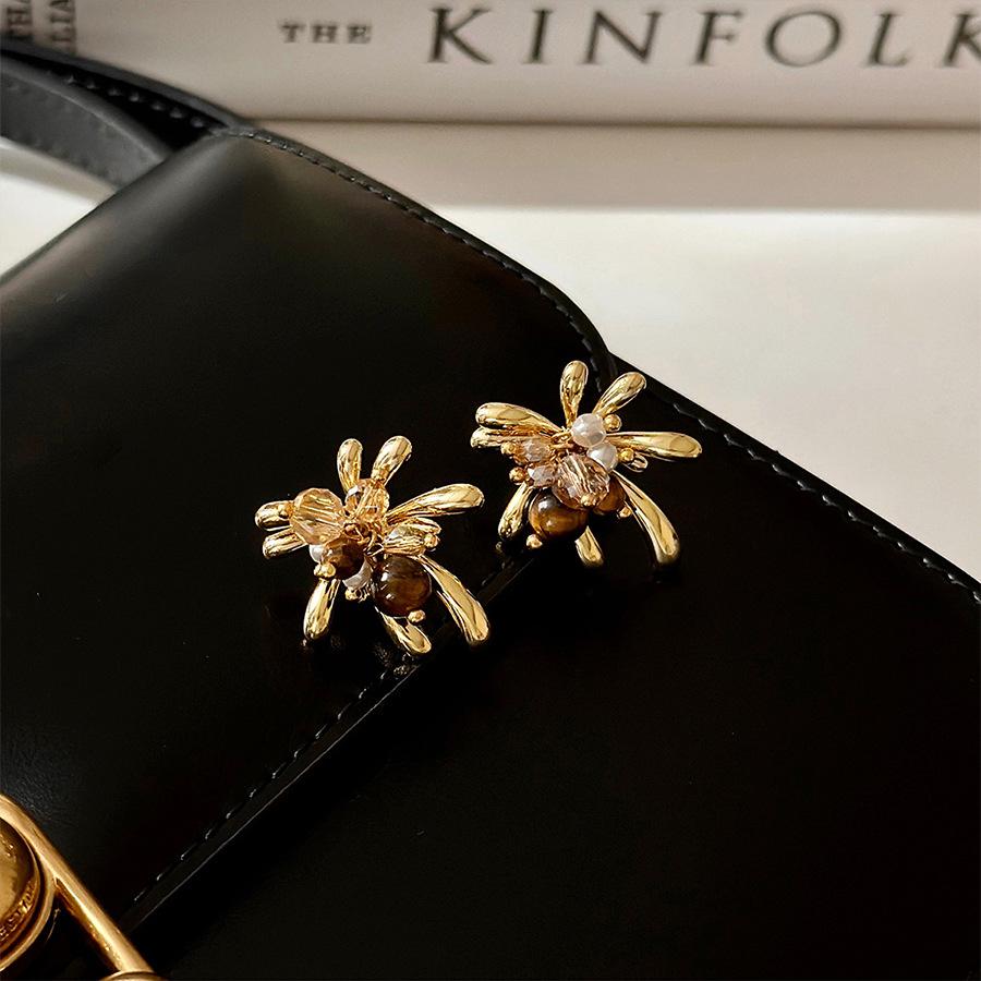 Silver needle tiger s eye stone pearl fireworks stud earrings Maillard retro temperament versatile earrings light luxury high-end earrings women
Silver needle tiger s eye stone pearl fireworks stud earrings Maillard retro temperament versatile earrings light luxury high-end earrings women