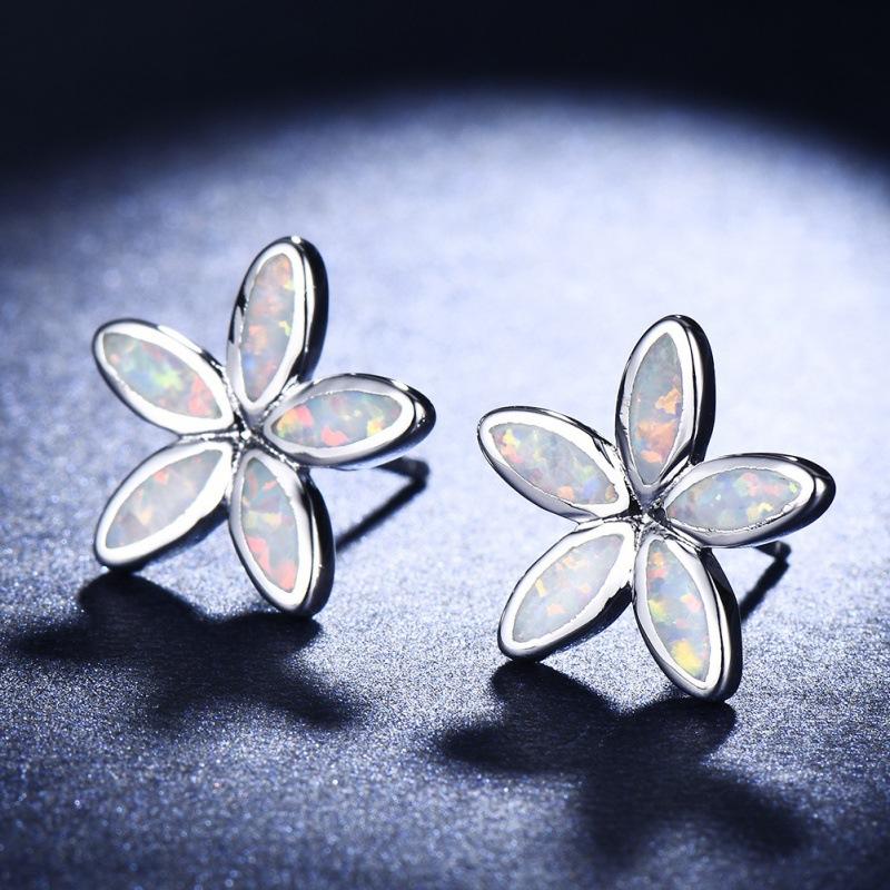 European and American ins style blue white opal five-petal flower stud earrings women s versatile earrings білий
European and American ins style blue white opal five-petal flower stud earrings women s versatile earrings білий