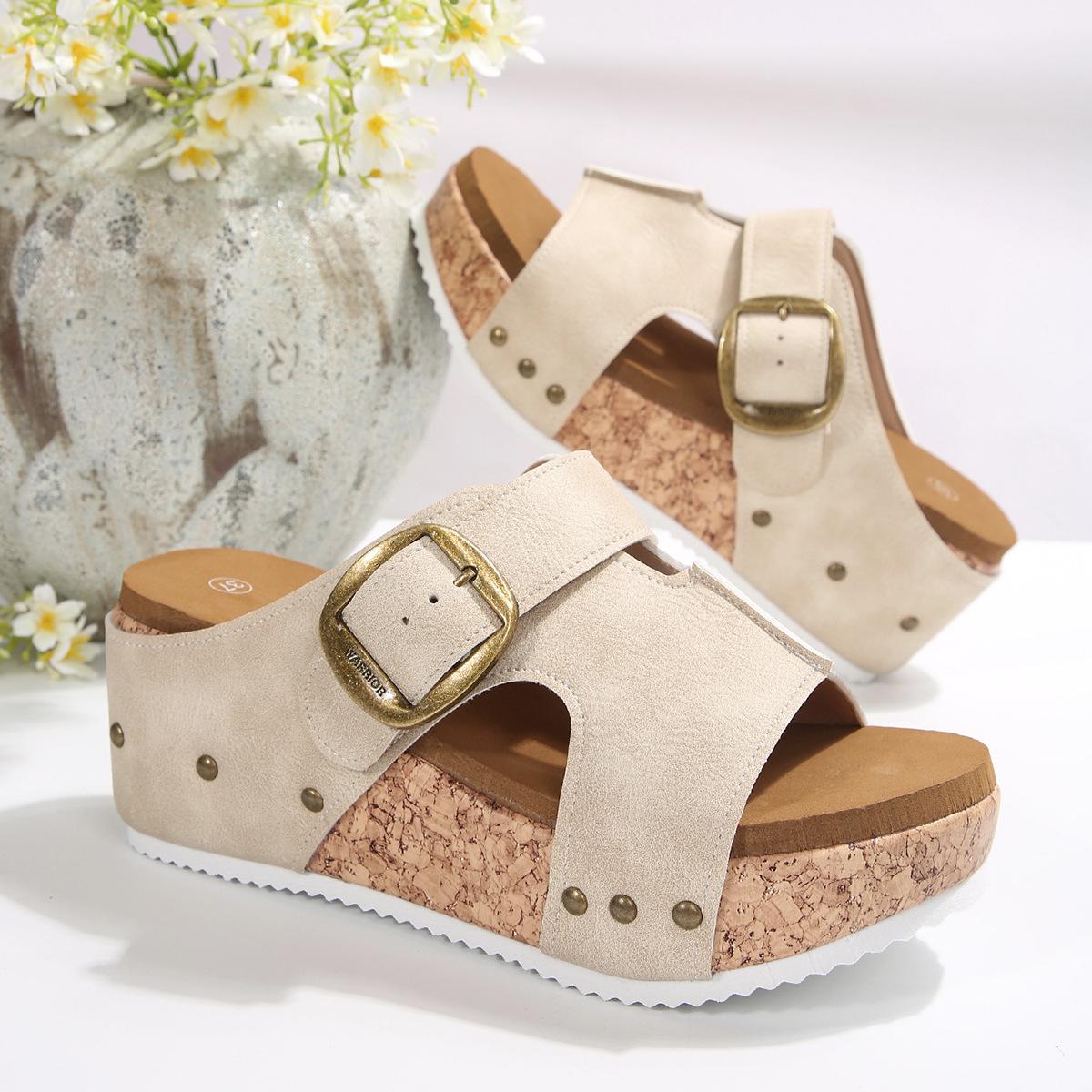 2025 summer new foreign trade large size women s thick-soled wedge sandals large belt buckle decoration European and American style 43
2025 summer new foreign trade large size women s thick-soled wedge sandals large belt buckle decoration European and American style 43