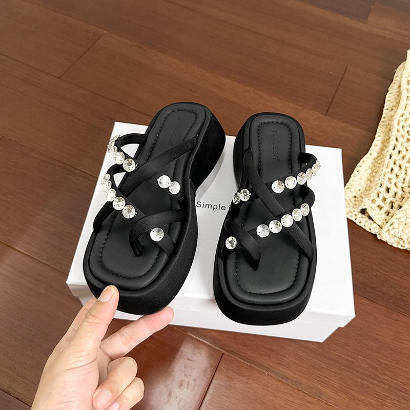 Серебристые шлепанцы женские новая летняя обувь изысканные шлепанцы на толстой подошве увеличивающие рост туфли для юбки 39 чёрный
Серебристые шлепанцы женские новая летняя обувь изысканные шлепанцы на толстой подошве увеличивающие рост туфли для юбки 39 чёрный