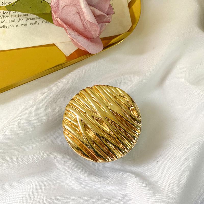 Retro Electroplated Metal Round Water Ripple Airbag Bracket Retractable Desktop Lazy Mobile Phone Holder Creative Niche
Retro Electroplated Metal Round Water Ripple Airbag Bracket Retractable Desktop Lazy Mobile Phone Holder Creative Niche