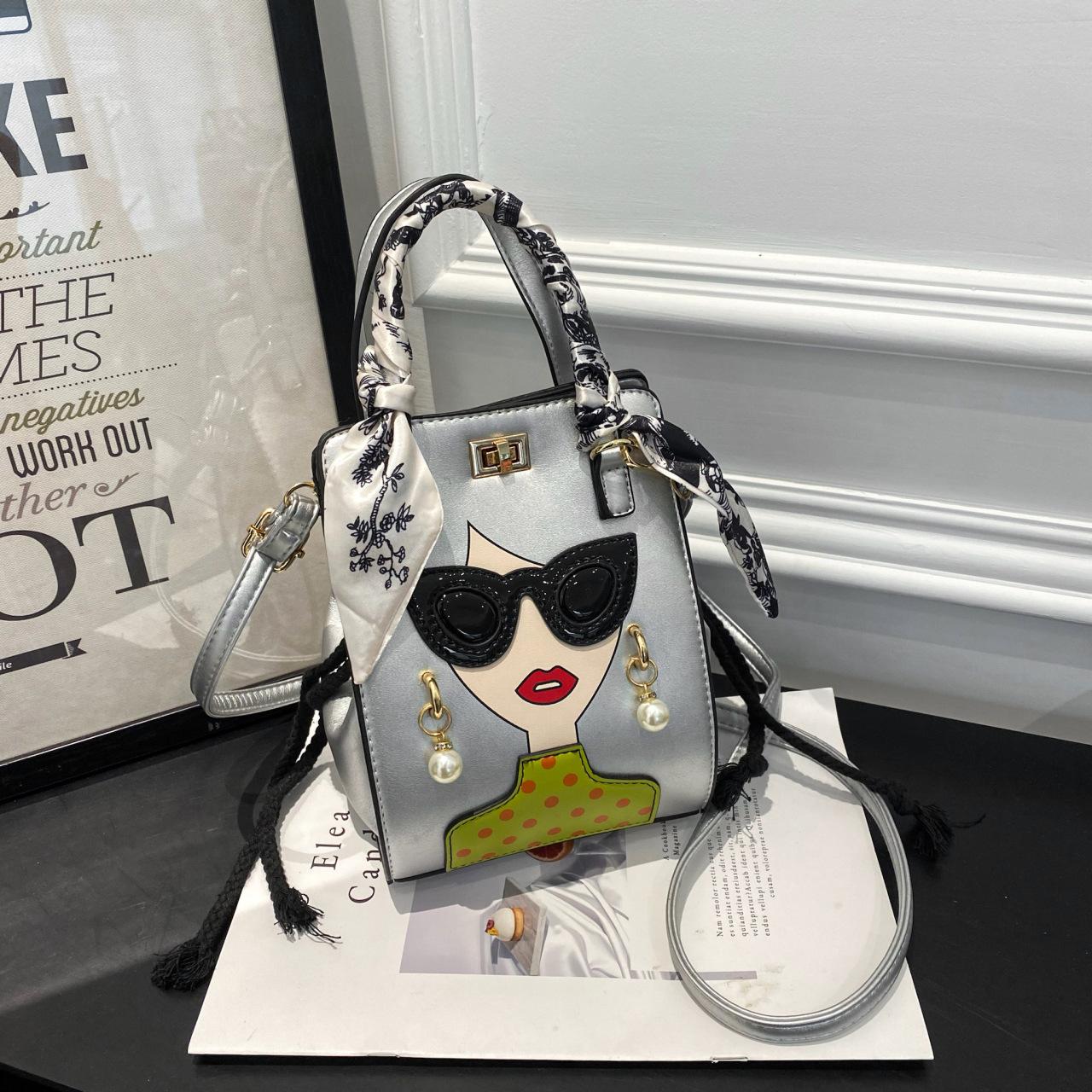 Cartoon Girl Handbag High Quality PU Leather Shoulder Bag for Women Pearl Crossbody Bag Designer Messenger Bag Female Satchel
Cartoon Girl Handbag High Quality PU Leather Shoulder Bag for Women Pearl Crossbody Bag Designer Messenger Bag Female Satchel