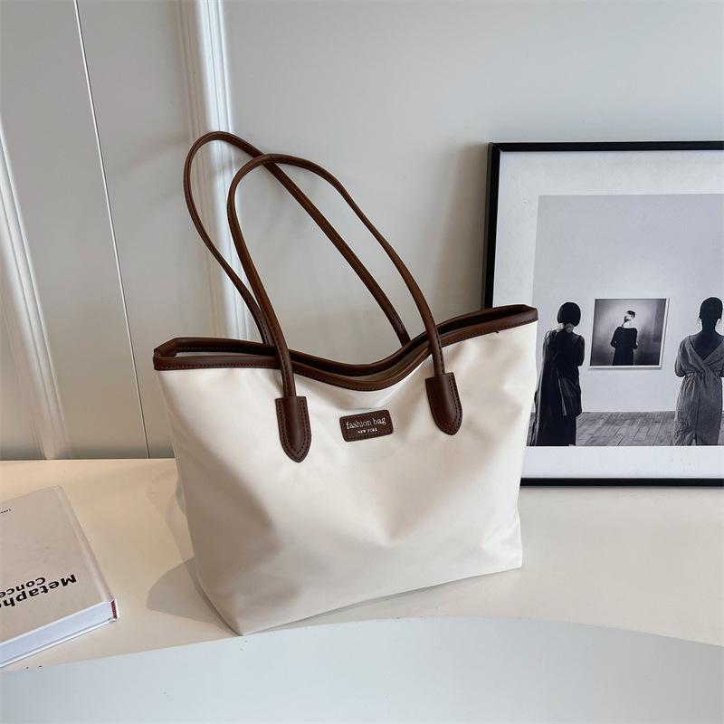 Вместительная сумка-тоут контрастного цвета, женская, 2025, новая, модная, нишевая, высококлассная, на плечо, для поездок на работу
Вместительная сумка-тоут контрастного цвета, женская, 2025, новая, модная, нишевая, высококлассная, на плечо, для поездок на работу