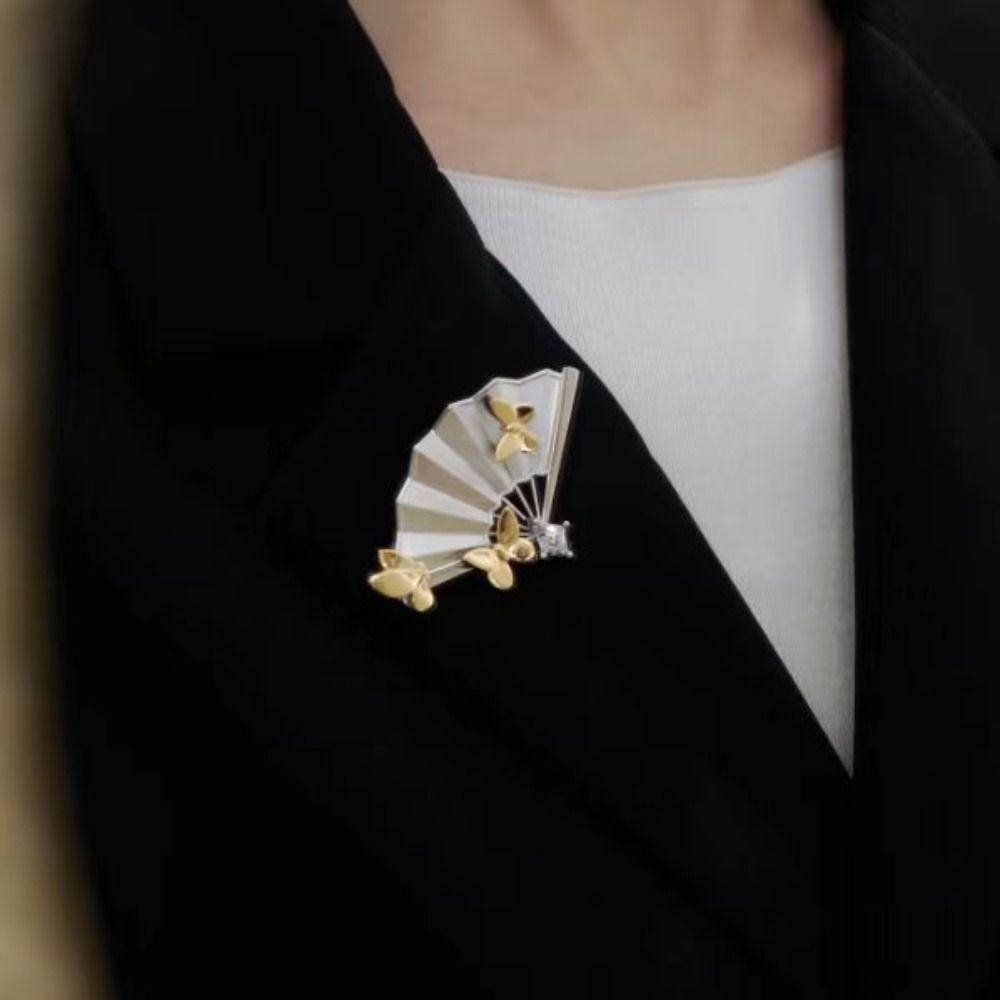 Retro Folding Fan Brooch Butterfly Coat Corsage Pin Shawl Clip High-end Pin Clothing Butterfly
Retro Folding Fan Brooch Butterfly Coat Corsage Pin Shawl Clip High-end Pin Clothing Butterfly