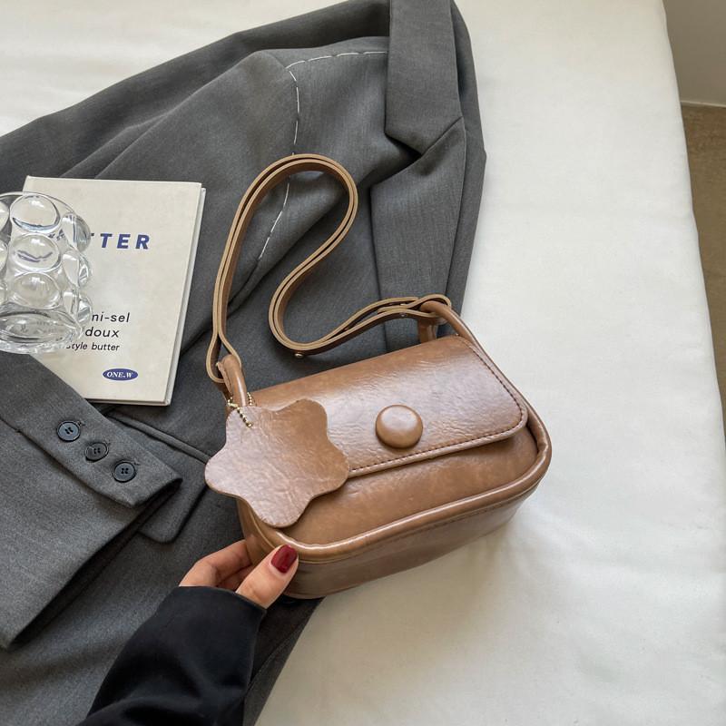 2024 Spring New Casual Women s Small Bag Single Shoulder Underarm Bag Retro Commuter Small Square Bag хакі
2024 Spring New Casual Women s Small Bag Single Shoulder Underarm Bag Retro Commuter Small Square Bag хакі