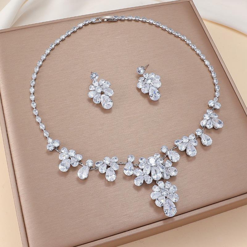 New fashion trend zircon flower necklace earrings teardrop elegant choker set
New fashion trend zircon flower necklace earrings teardrop elegant choker set