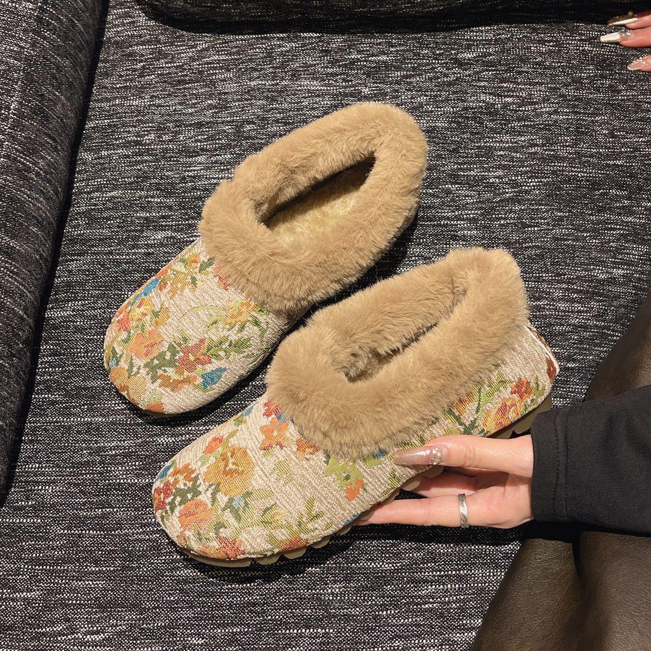 Cotton slippers women s winter outer wear new bow bag and indoor home bag head slippers women s winter velvet 40 чорний
Cotton slippers women s winter outer wear new bow bag and indoor home bag head slippers women s winter velvet 40 чорний