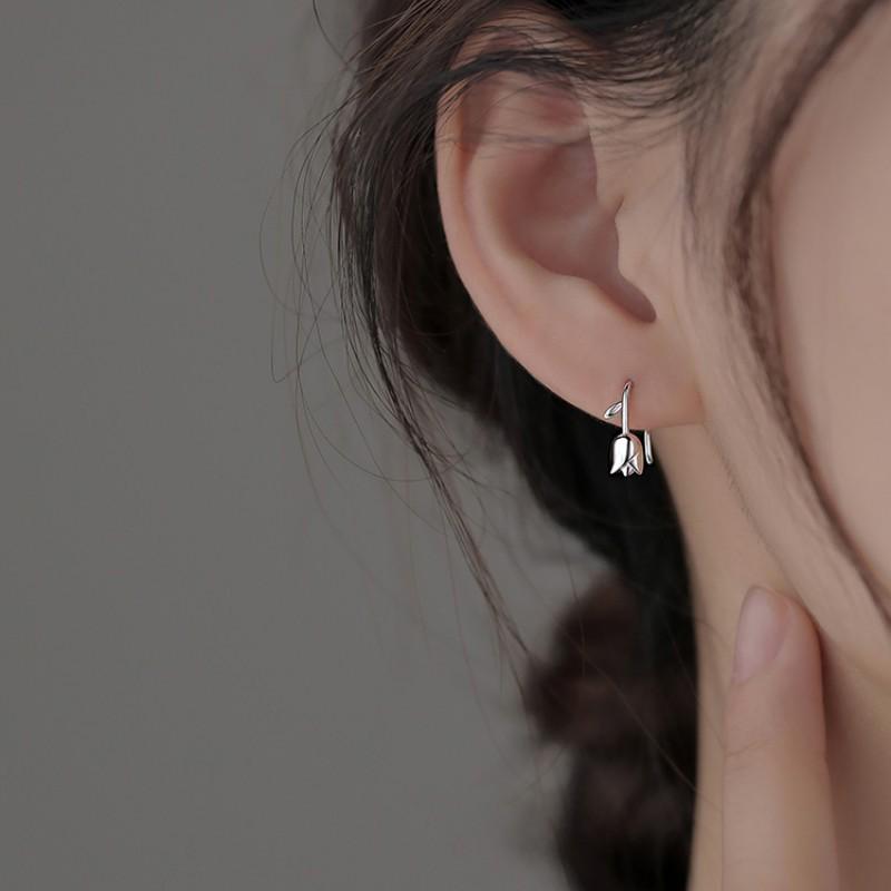2024 Trend: Silver Needle Tulip Light Luxury Stud Earrings for Women – Comfortable for Sleeping
2024 Trend: Silver Needle Tulip Light Luxury Stud Earrings for Women – Comfortable for Sleeping