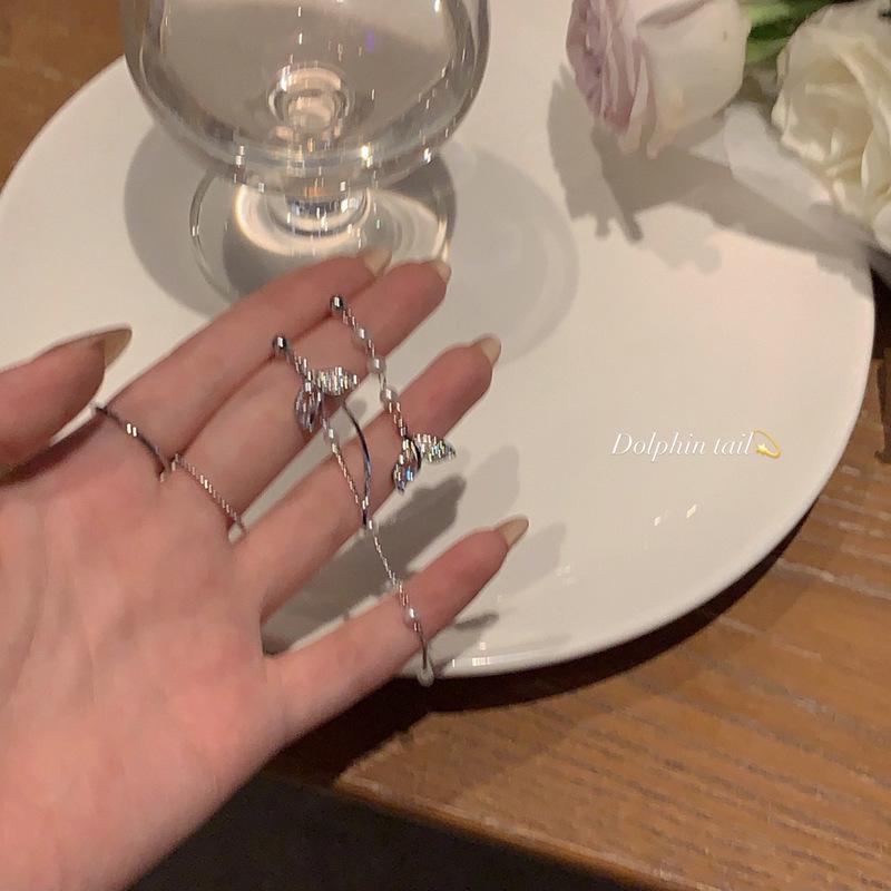 Mermaid Pearl Tassel Earrings | Asymmetric High-End Clip-On Earrings | Elegant, No-Pierce Design
Mermaid Pearl Tassel Earrings | Asymmetric High-End Clip-On Earrings | Elegant, No-Pierce Design