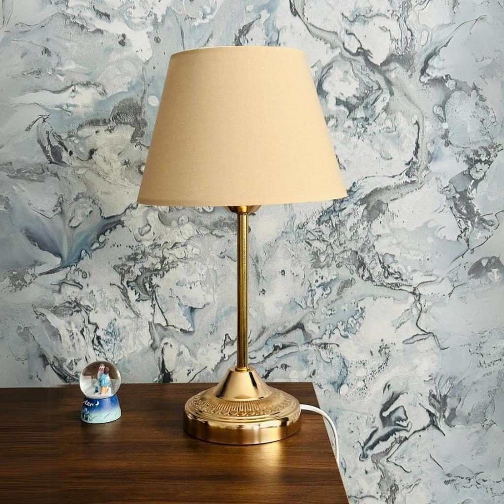 Royal Gold Metal Footed Lampshade Milky Coffee Fabric Headboard Bedroom Lampshade Living Room Table Lamp
Royal Gold Metal Footed Lampshade Milky Coffee Fabric Headboard Bedroom Lampshade Living Room Table Lamp