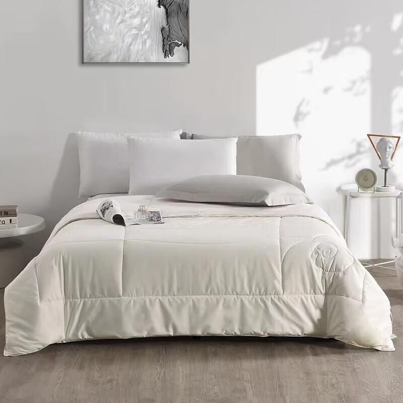 Xuanyu All-Season Mulberry Silk Comforter
Xuanyu All-Season Mulberry Silk Comforter