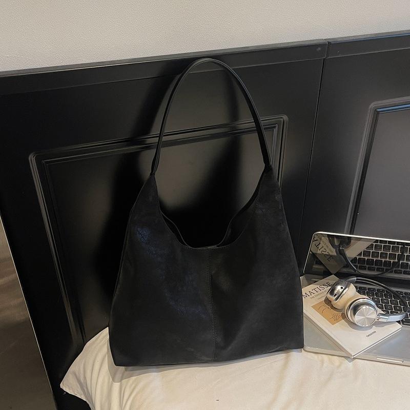 Retro commuter bag large-capacity bag women s autumn new popular shoulder bag bucket bag
Retro commuter bag large-capacity bag women s autumn new popular shoulder bag bucket bag