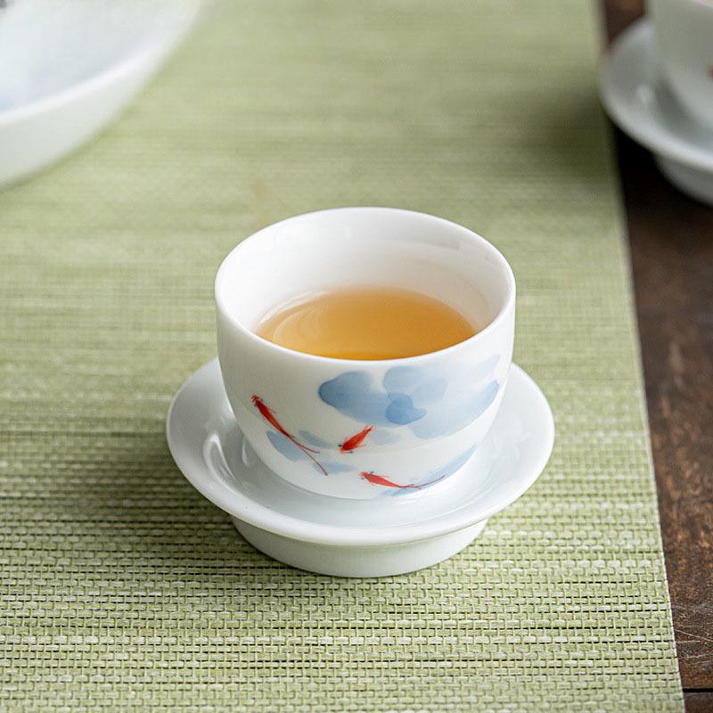 2PC/Set Hand-painted Fish Play Art Ceramic Sample Tea Cup White Porcelain Single Master Cup Household KungFu Teaware Accessorie
2PC/Set Hand-painted Fish Play Art Ceramic Sample Tea Cup White Porcelain Single Master Cup Household KungFu Teaware Accessorie