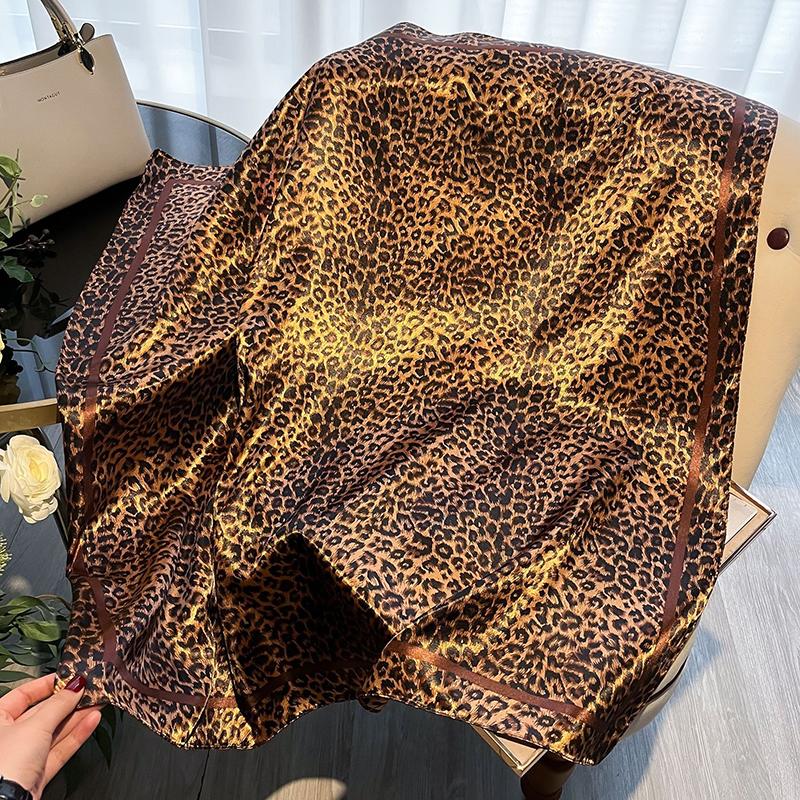 Новый 90*90 фуляровый леопардовый шелковый шарф для женщин шелковый шарф дизайнерский роскошный носовой платок на голову шейный платок кошелек шарф SJ05 90x90cm
Новый 90*90 фуляровый леопардовый шелковый шарф для женщин шелковый шарф дизайнерский роскошный носовой платок на голову шейный платок кошелек шарф SJ05 90x90cm
