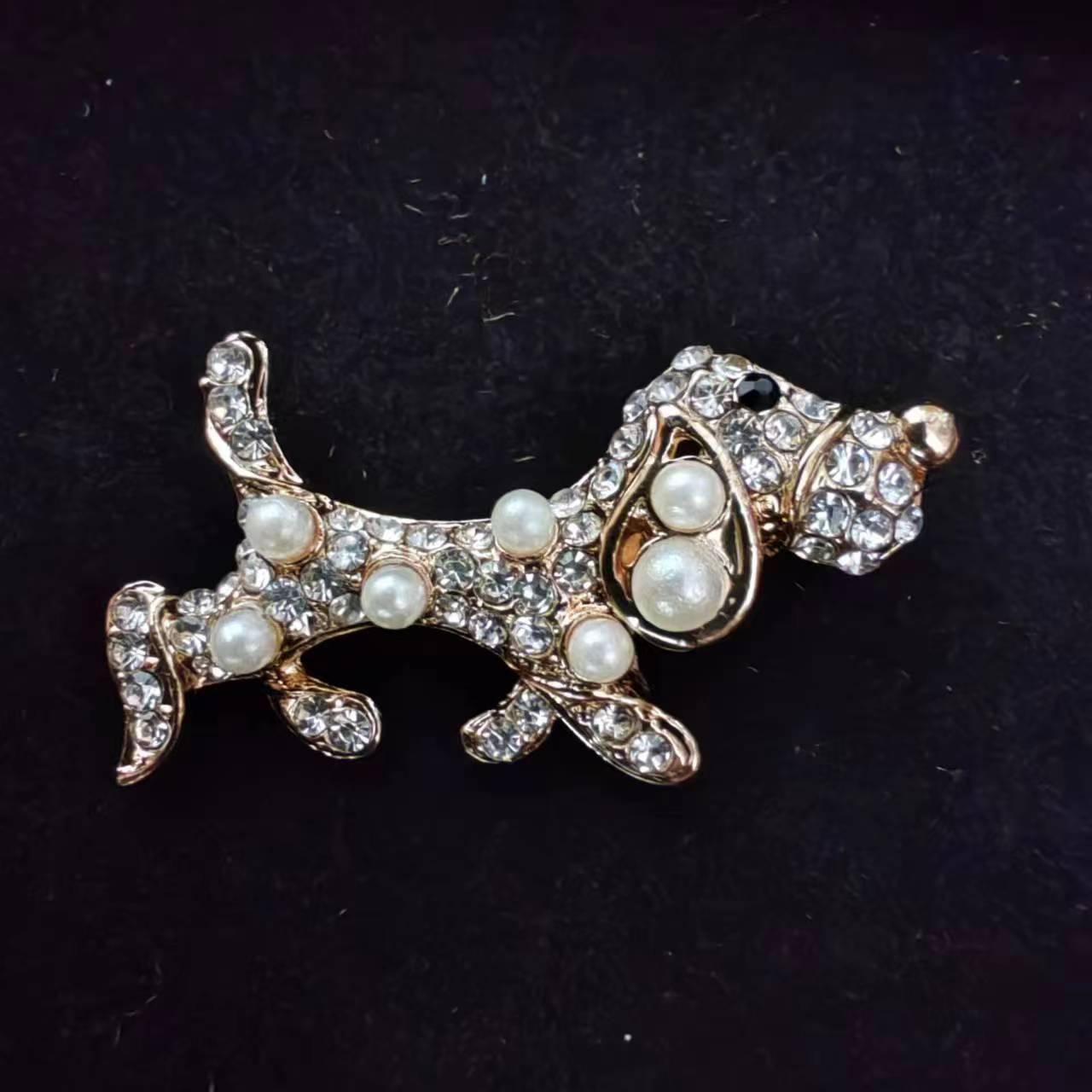 Высококачественная брошь с цветочным жемчугом и булавка для корсажа – креативный универсальный аксессуар Puppy
Высококачественная брошь с цветочным жемчугом и булавка для корсажа – креативный универсальный аксессуар Puppy