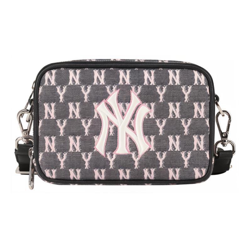 MLB Monogram Collection Polyester Camera Bag, Shoulder Bag, Crossbody Bag Mini Unisex Cherry Blossom Pink Casual 32BGDM011-50L Mini
MLB Monogram Collection Polyester Camera Bag, Shoulder Bag, Crossbody Bag Mini Unisex Cherry Blossom Pink Casual 32BGDM011-50L Mini