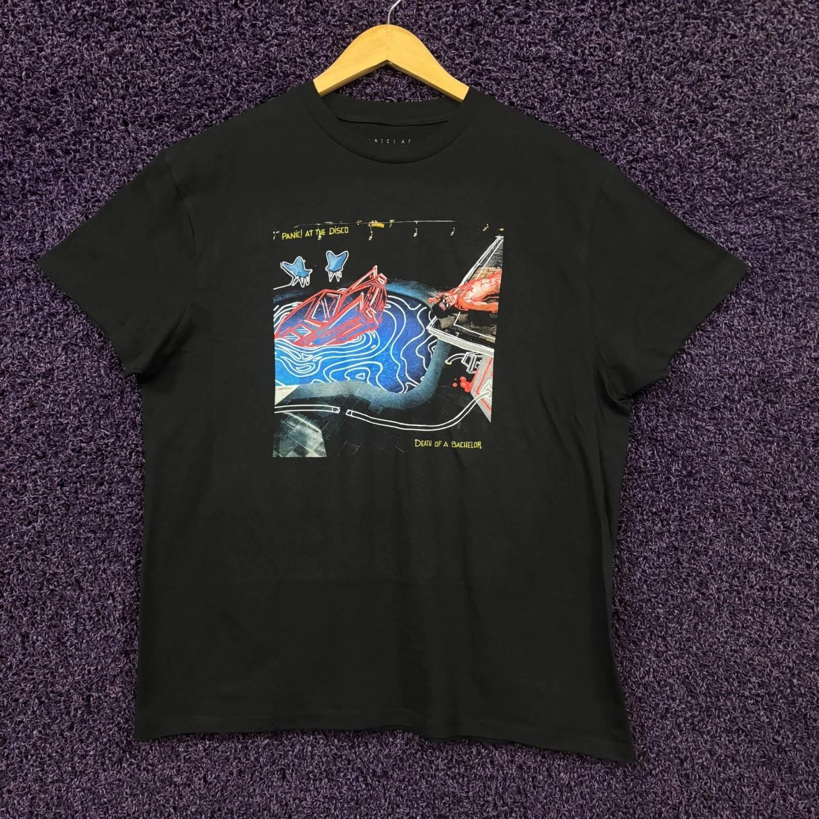 Panic! at the Disco Death Of A Bachelor Album Cover T-Shirt Size Large S
Panic! at the Disco Death Of A Bachelor Album Cover T-Shirt Size Large S