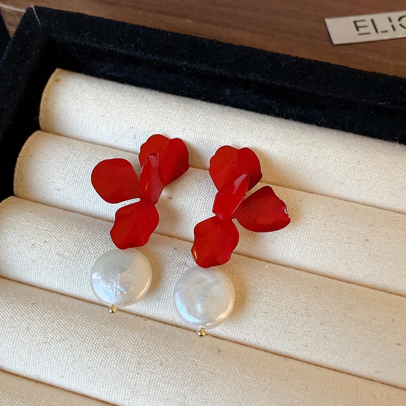 Silver Needle Ankola Red Flower Artificial Pearl Earrings High Sense Autumn and Winter Simple Earrings New Fashion Earrings Women
Silver Needle Ankola Red Flower Artificial Pearl Earrings High Sense Autumn and Winter Simple Earrings New Fashion Earrings Women