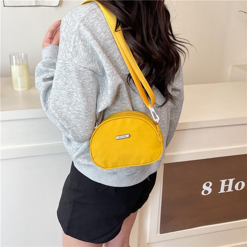 New simple casual change bag nylon versatile shoulder messenger bag small bag women чёрный
New simple casual change bag nylon versatile shoulder messenger bag small bag women чёрный