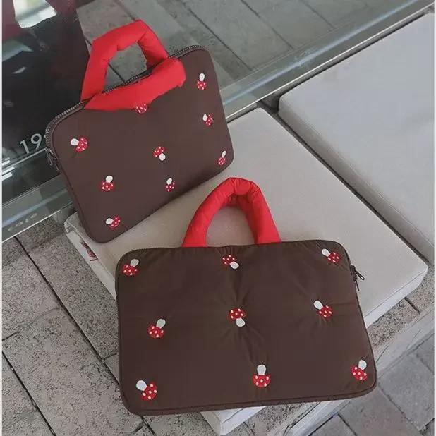 Женская противоударная сумка Mushroom Contrast для ноутбука 14-16 дюймов Apple Computers и iPad Storage 14 inch
Женская противоударная сумка Mushroom Contrast для ноутбука 14-16 дюймов Apple Computers и iPad Storage 14 inch