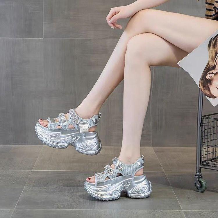 Thick-soled little dad sports sandals women s summer new rhinestone heightening beach shoes 40 срібний
Thick-soled little dad sports sandals women s summer new rhinestone heightening beach shoes 40 срібний