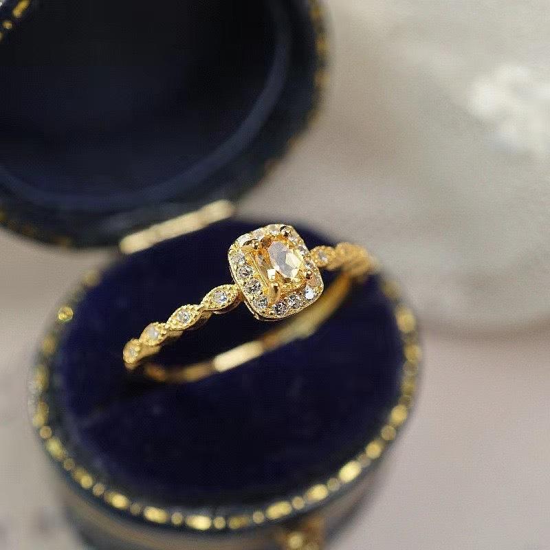 New Yellow Diamond Ring Women s Light Luxury Slightly Inlaid Gold Lace Open Ring Retro High-end Fashion
New Yellow Diamond Ring Women s Light Luxury Slightly Inlaid Gold Lace Open Ring Retro High-end Fashion